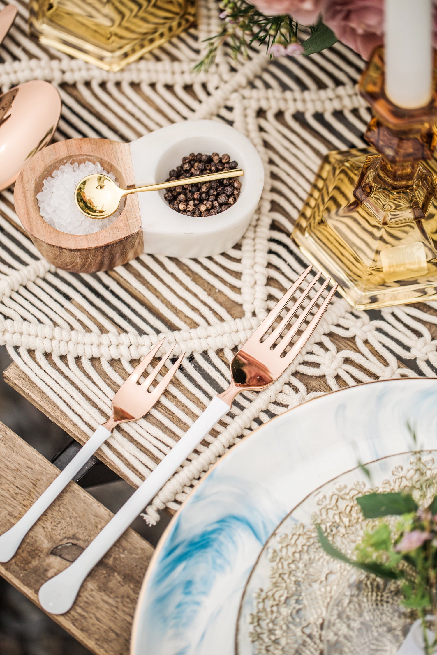 TABLEWARE & KITCHEN